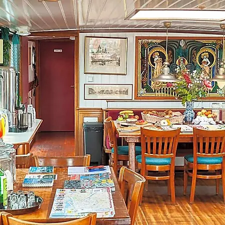 Hotelboat