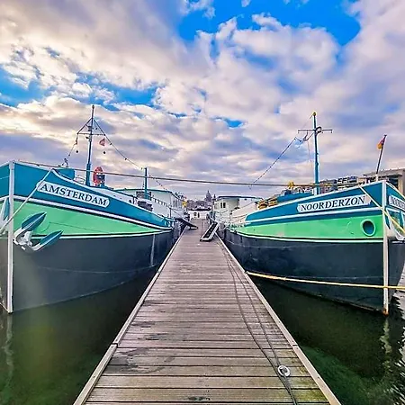 Hotelboat